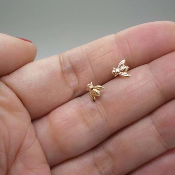 NEW Tiny Golden Bee Stud Earrings - Picture 3 of 4